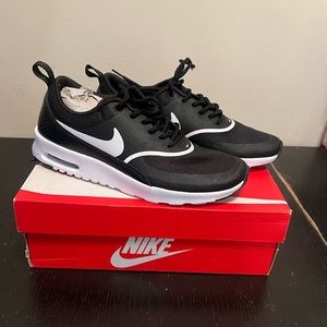 Women’s Nike Air Max tennis shoes